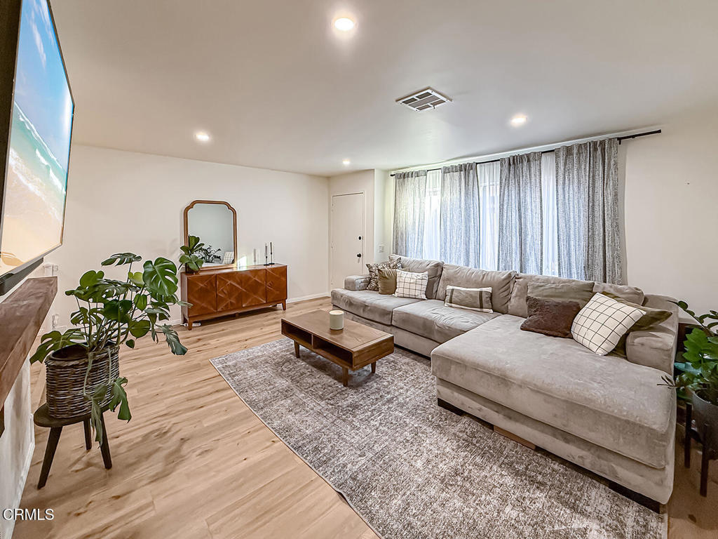 5465 Newcastle Avenue 6