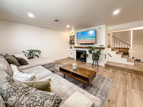 5465 Newcastle Avenue Unit 6, Encino, CA 91316 - MLS#: V1-35043