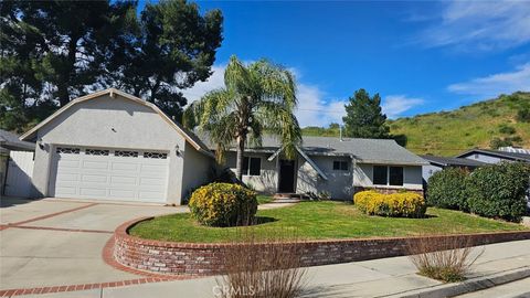 Photo of 22615 Aguadero Pl, Saugus, CA 91350 (MLS # SR26045548)