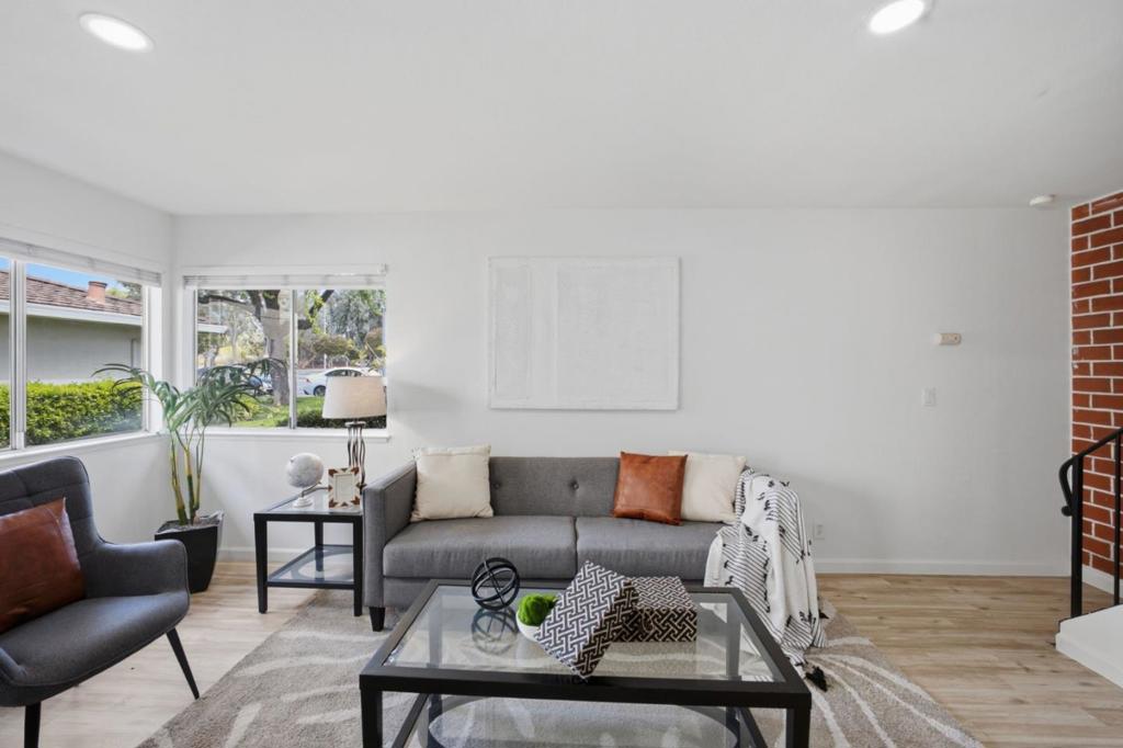 811 North Capitol Avenue 3
