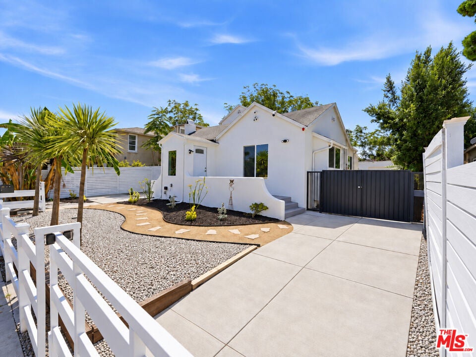 3022 W 73rd Street