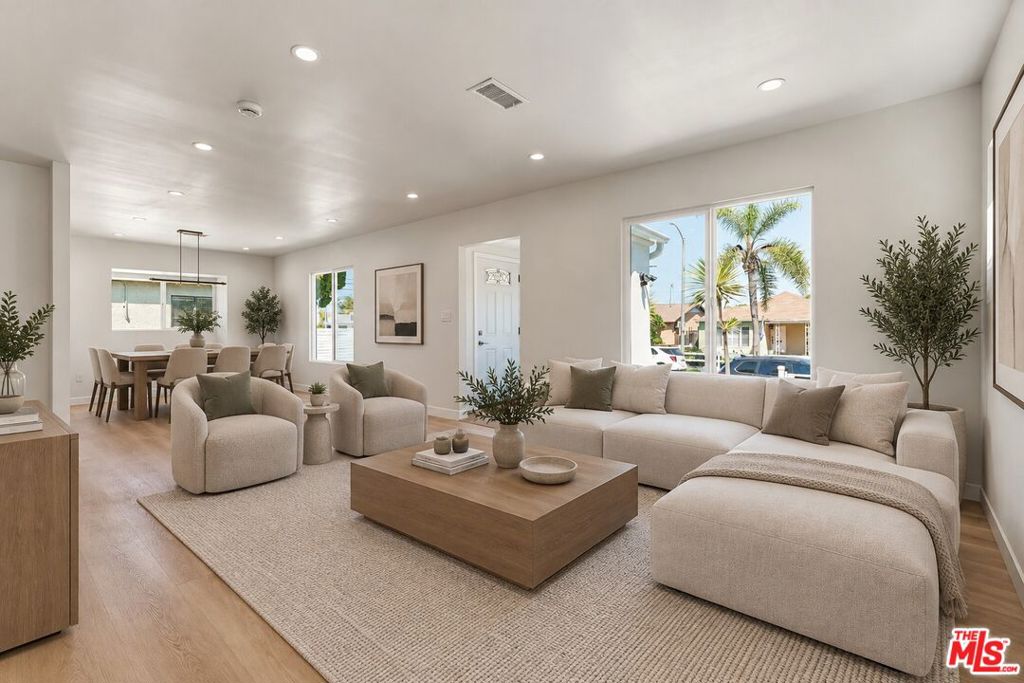 3022 W 73rd Street