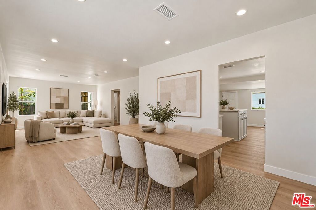 3022 W 73rd Street