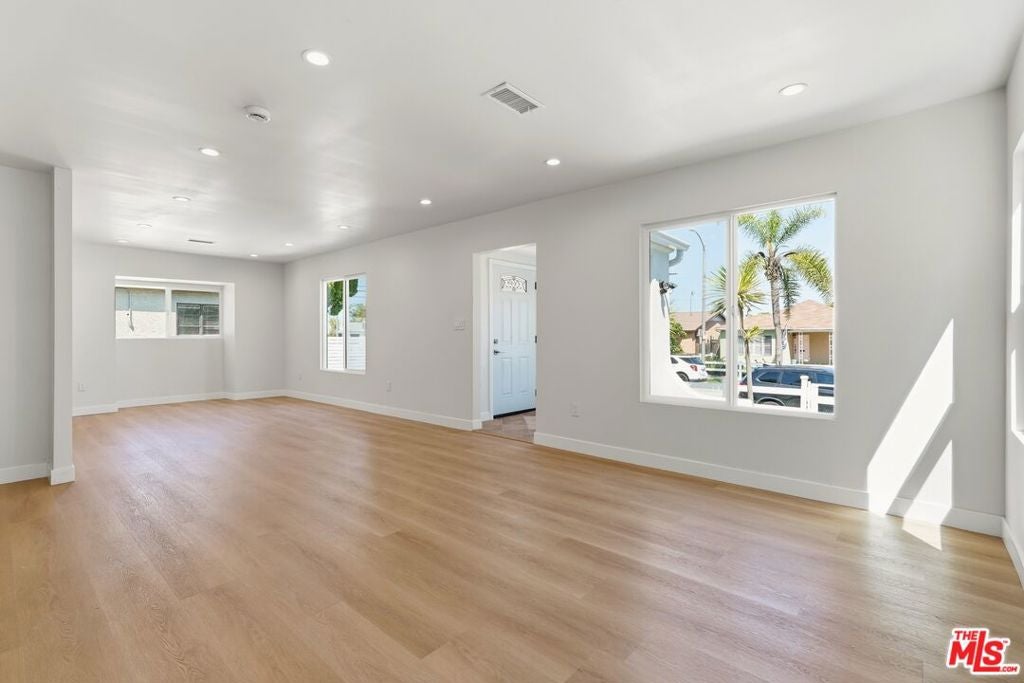 3022 W 73rd Street
