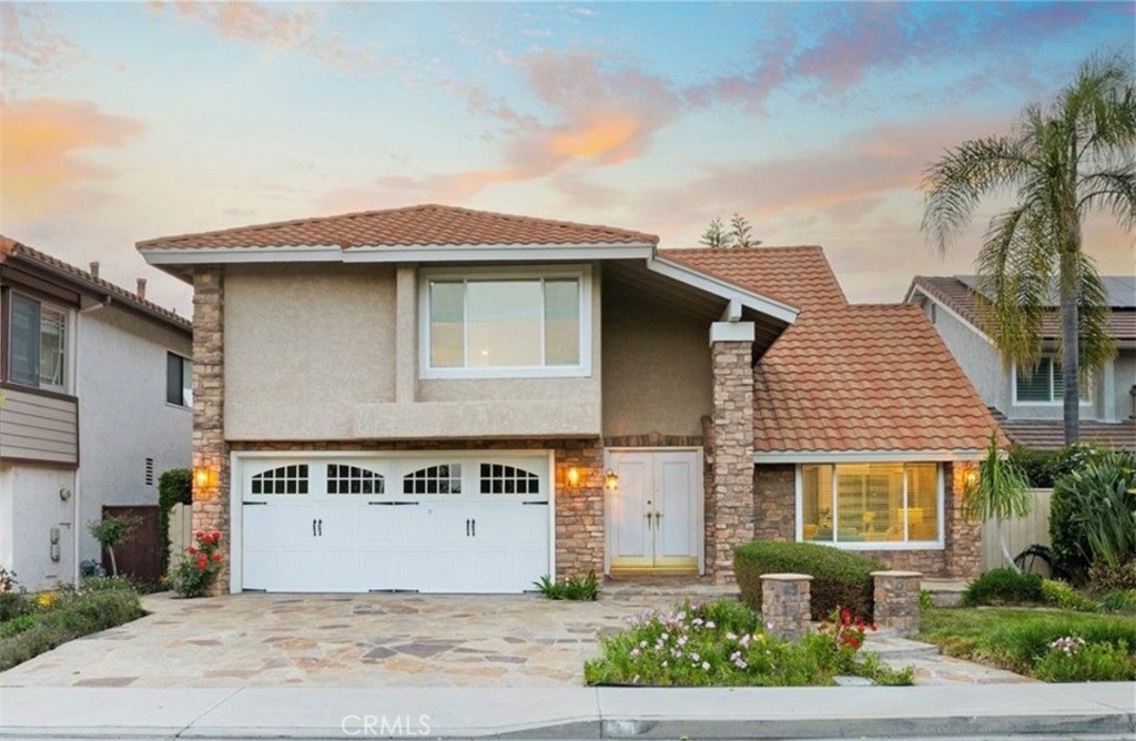 Spacious 5-Bedroom, 3-Bathroom Two-Story Home for Lease – Prime Location!
Welcome to this bright and beautifully maintained two-story home featuring 5 spacious bedrooms and 3 full bathrooms—perfect for extended families seeking comfort and convenience. All bedrooms are located upstairs, including a generous primary suite with a large walk-in closet and private en-suite bathroom.
The main level offers a grand living room with soaring ceilings, a formal dining room, and a cozy family room with a sliding glass door that opens to a huge, beautifully landscaped backyard—ideal for entertaining or simply enjoying the outdoors. The kitchen is well-appointed with ample cabinet space and a large center island, making it the heart of the home. Large windows throughout ensure abundant natural light in every room.
This home is perfectly situated facing the community park, pool, and tennis courts, offering scenic views and immediate access to recreation. It’s also next to Santiago Hills Elementary School and within walking distance to Sierra Vista Middle School, making it an ideal choice for families.
Don’t miss the chance to lease this bright, spacious, and well-located home in a highly sought-after neighborhood!