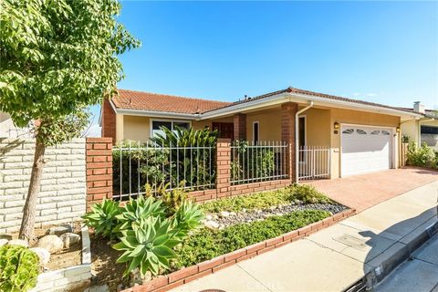 Photo of 3923 Mesa Street, Torrance, CA 90505 (MLS # SB25241935)