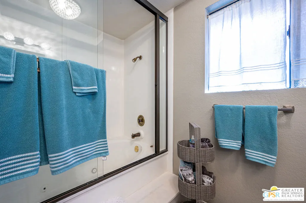 Palm Desert, California 92260, United States, 3 Bedrooms Bedrooms, ,2 BathroomsBathrooms,Residential,Active,218136