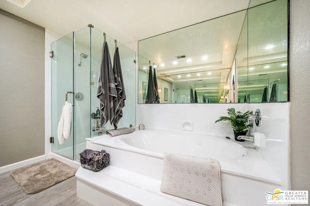 Palm Desert, California 92260, United States, 3 Bedrooms Bedrooms, ,2 BathroomsBathrooms,Residential,Active,218136