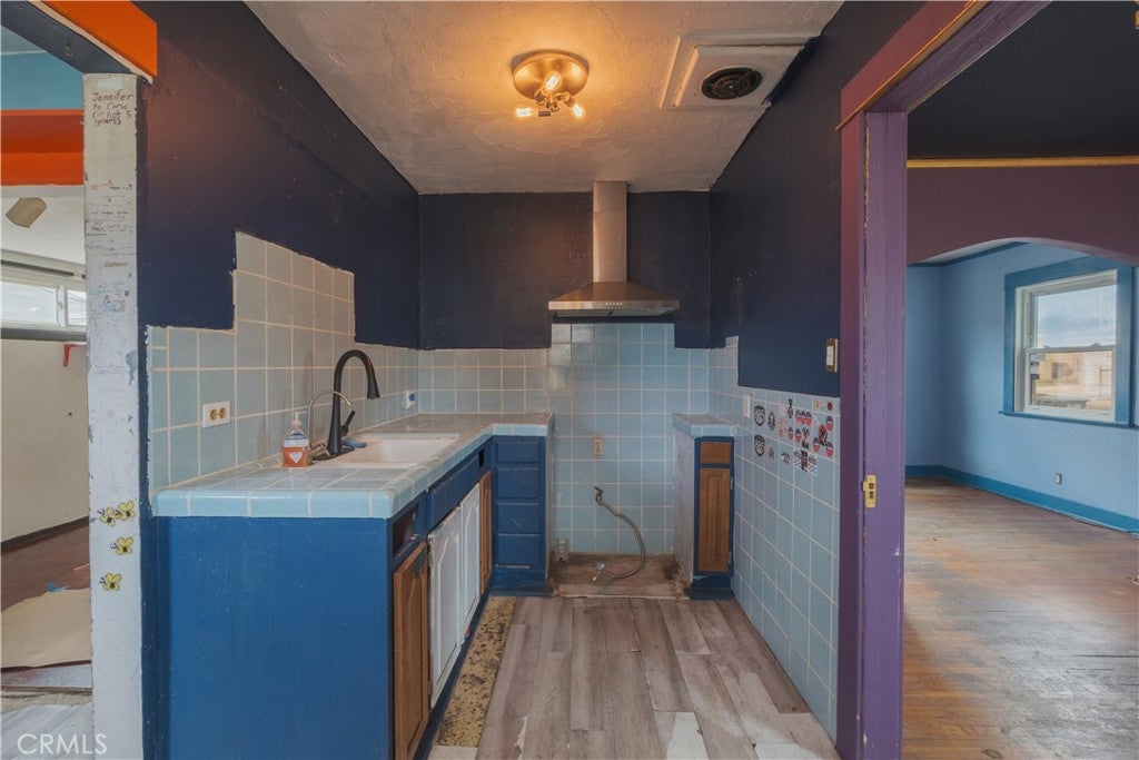 5716 Hubbard