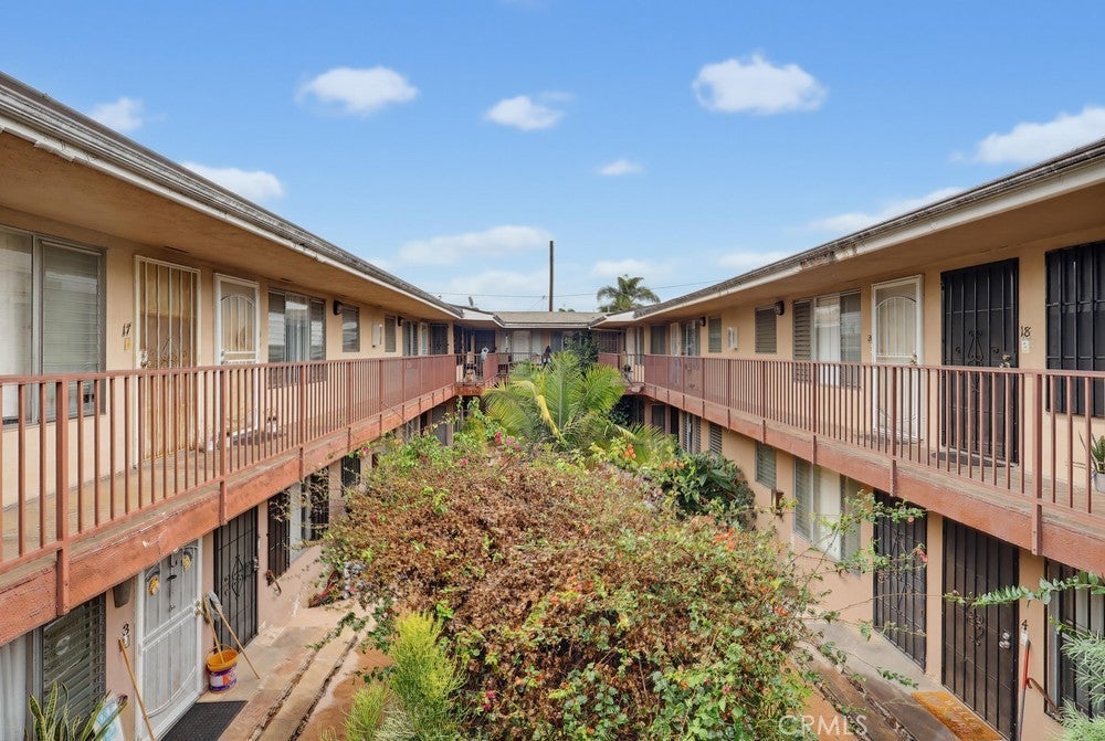640 Elm Ave. 11