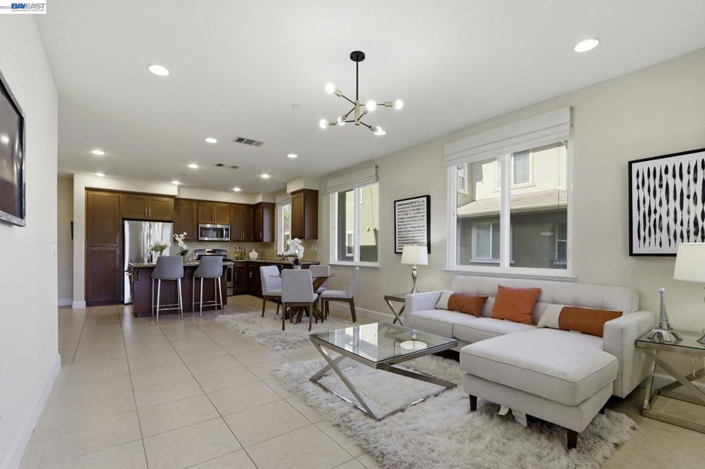 272 Currlin Cir
