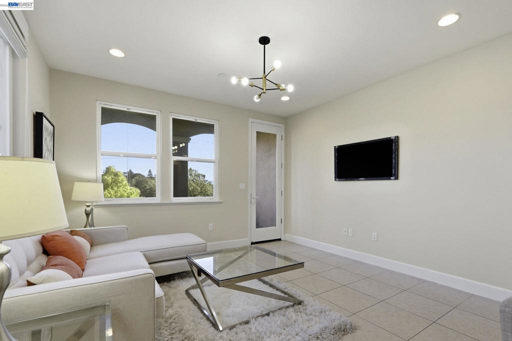272 Currlin Cir