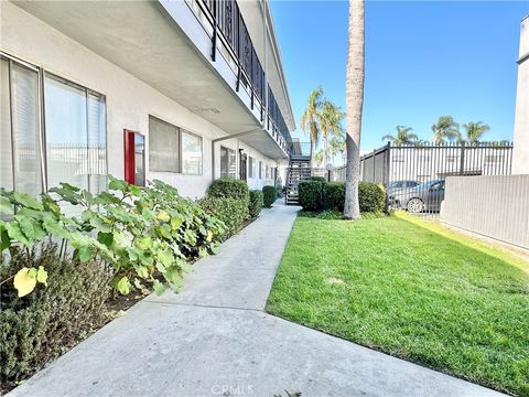 5500 Ackerfield Avenue 502 Long Beach CA 90805