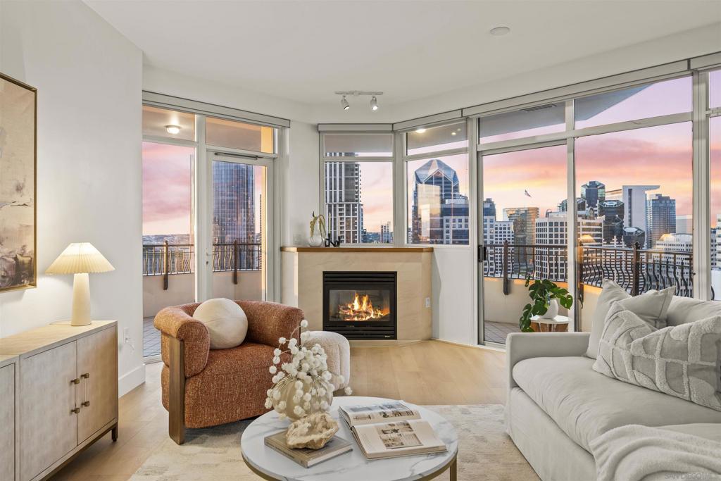 700 W Harbor 2501