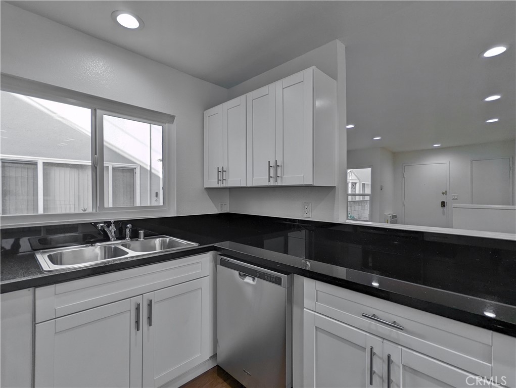Available now! Large one-bedroom apartment with balcony in 16-unit gated complex. Granite counters in kitchen and bath, Hardwood flooring throughout. Smooth ceilings with energy efficient recessed LED lighting. Stainless dishwasher, gas stove, and microwave. A/c and gas heat. Complex has two laundry rooms and covered gated parking. $2794/m base rent, less $999/m discount for 12 month lease.