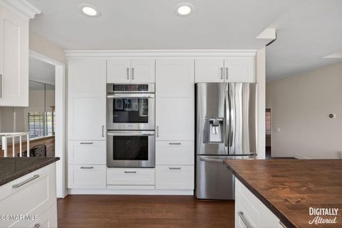 Tiny photo for 250 W Avenida De Las Flores, Thousand Oaks, CA 91360 (MLS # 226001030)