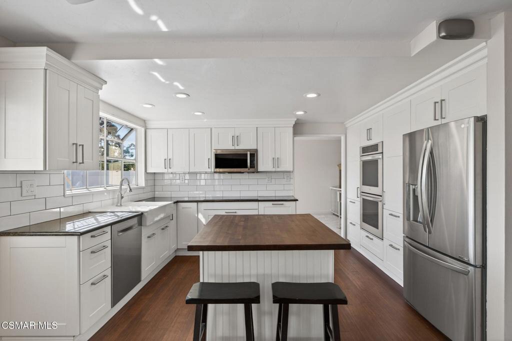 250 W Avenida De Las Flores