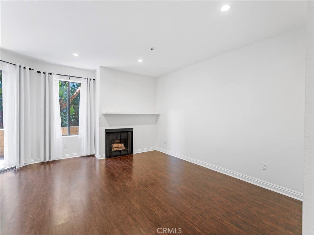 Photo of 550 Orange Street #140, Long Beach, CA 90802 (MLS # PV26110134)