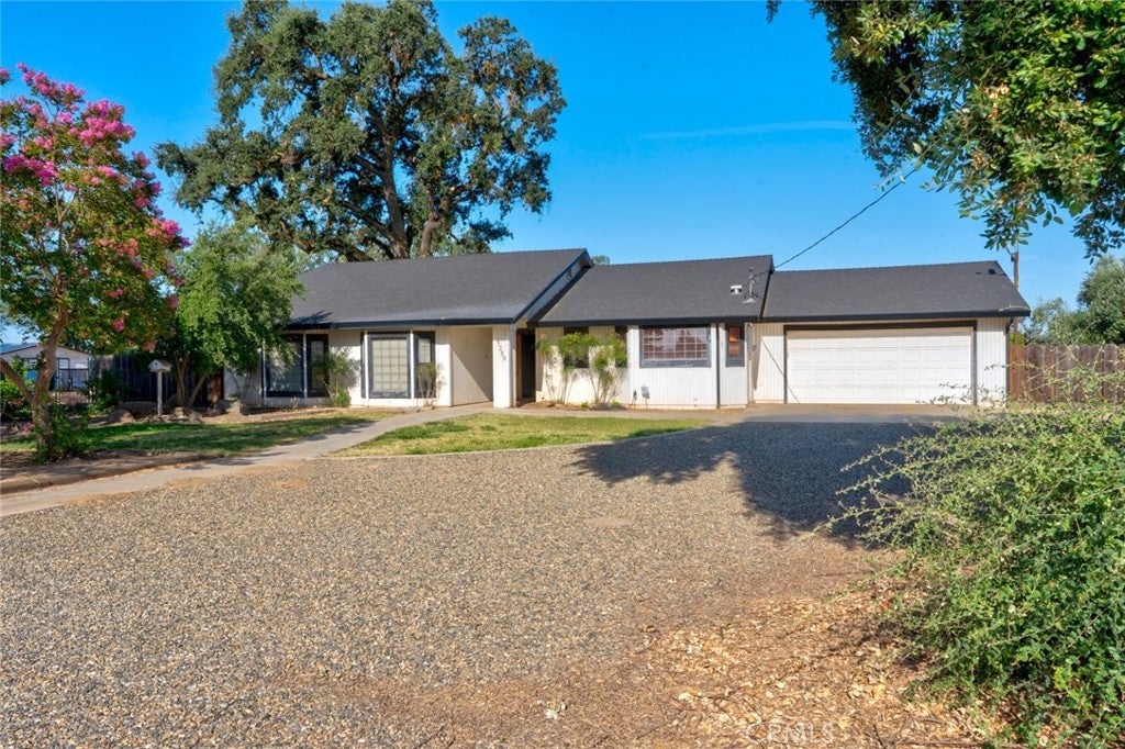 3289 Fresno