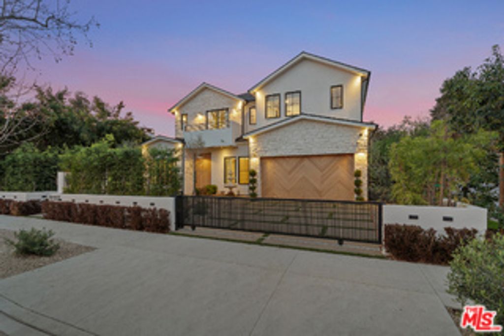Photo of 11317 Valley Spring Lane, Studio City, CA 91604 (MLS # 26668161)