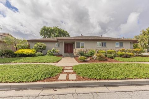 Photo of 632 San Tomas Way, Salinas, CA 93901 (MLS # ML82044465)