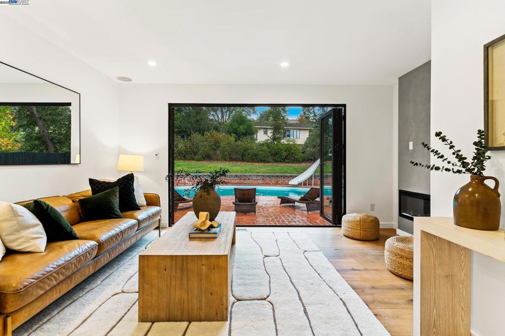 WALNUT HEIGHTS - Residential