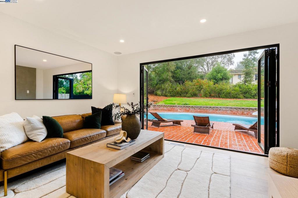 WALNUT HEIGHTS - Residential