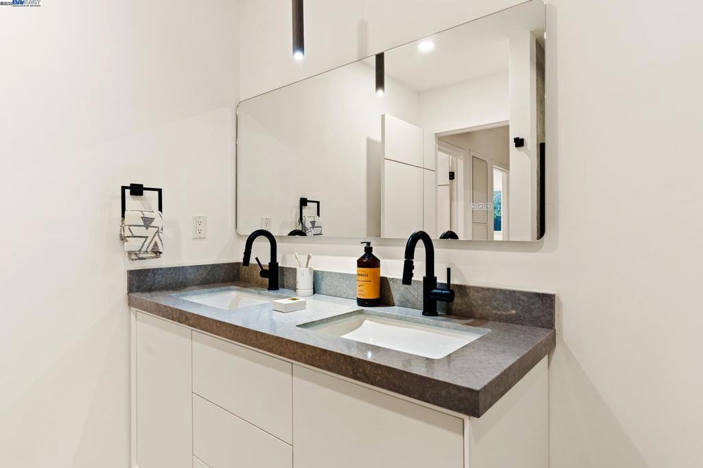 WALNUT HEIGHTS - Residential