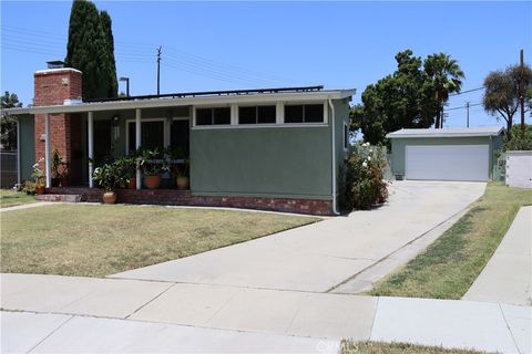 Photo of 2531 Gondar Avenue, Long Beach, CA 90815 (MLS # RS26095028)