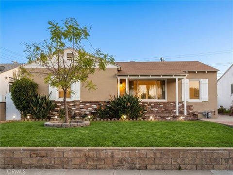 Photo of 1511 N Rose ST, Burbank, CA 91505 (MLS # BB26214967)