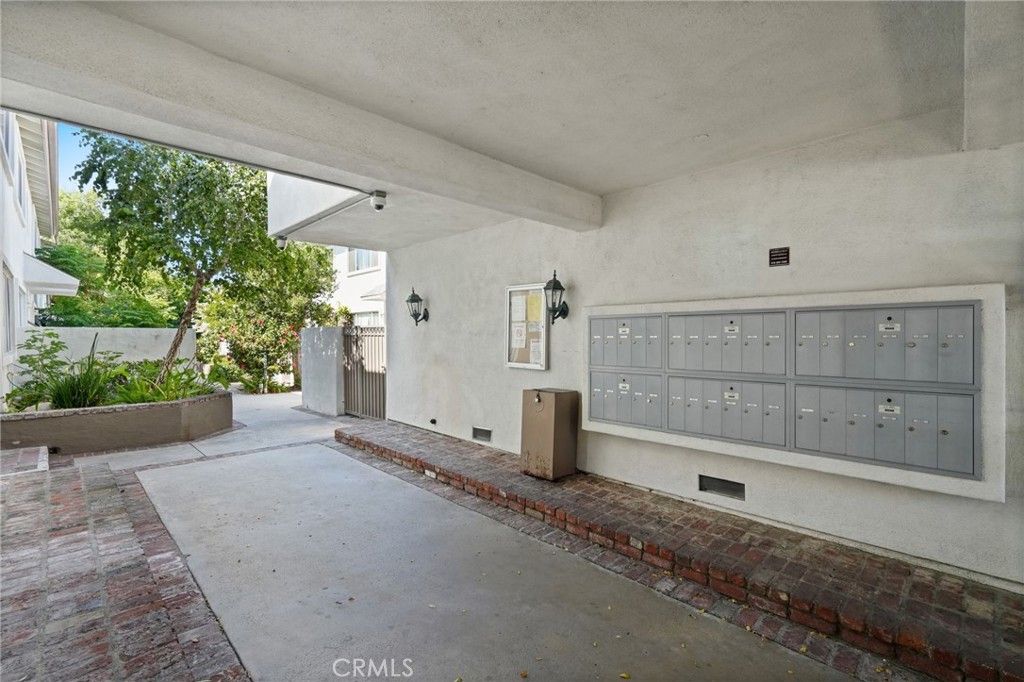 Photo of 18601 Collins ST #D30, Tarzana, CA 91356 (MLS # PW26100524)