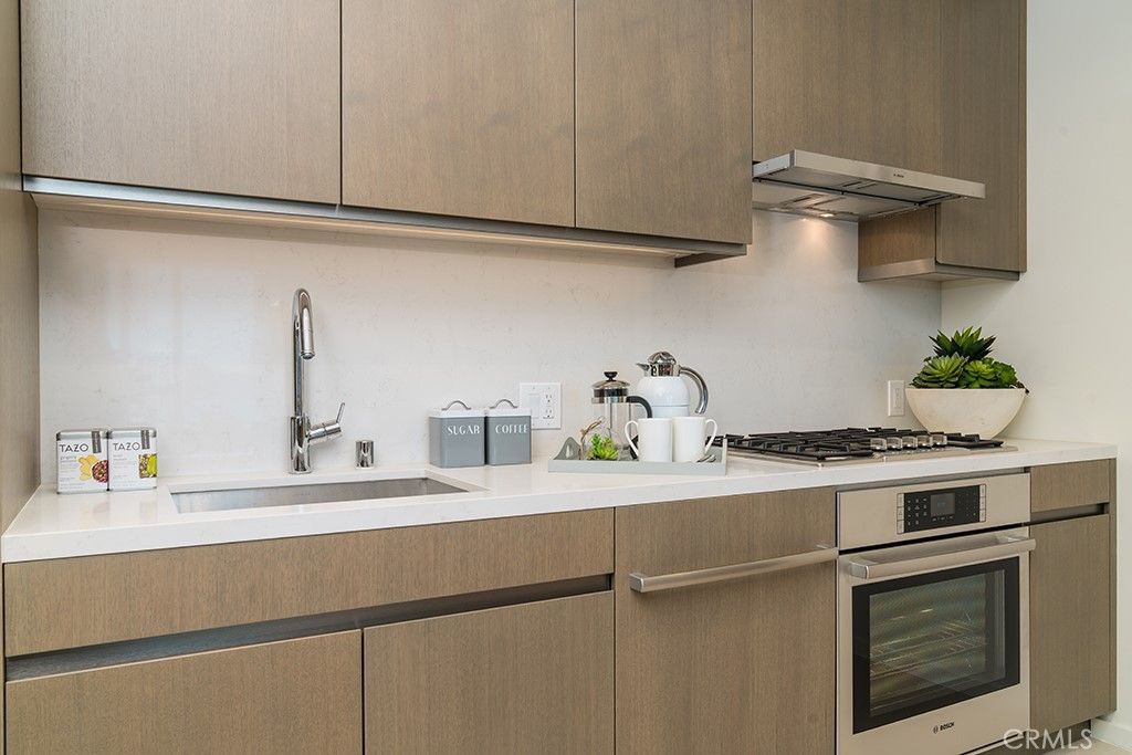 Photo of 889 S Francisco Street St #2805, Los Angeles, CA 90017 (MLS # AR26049433)