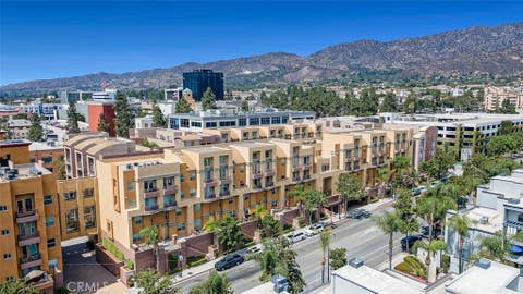 Photo of 201 E Angeleno Avenue #326, Burbank, CA 91502 (MLS # GD26179324)