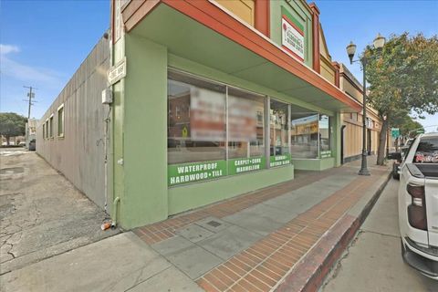 Photo of 14 E Lake Avenue, Watsonville, CA 95076 (MLS # ML82043601)