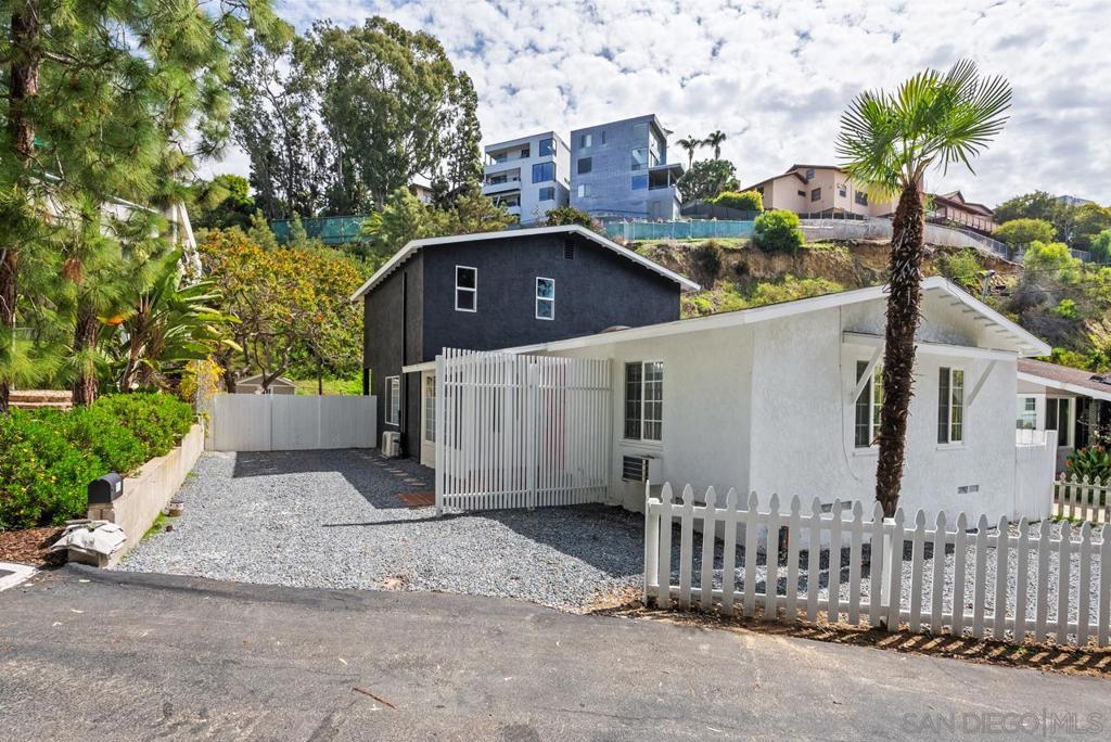 2821 N Arroyo Dr.
