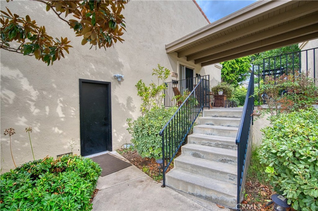 2315 Eastbluff, Newport Beach CA 92660 - Photo 2
