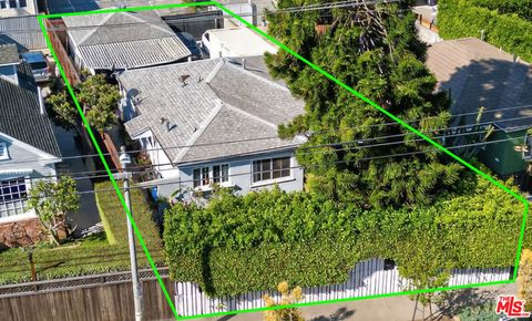 Photo of 2563 Walnut Avenue, Venice, CA 90291 (MLS # 26668149)