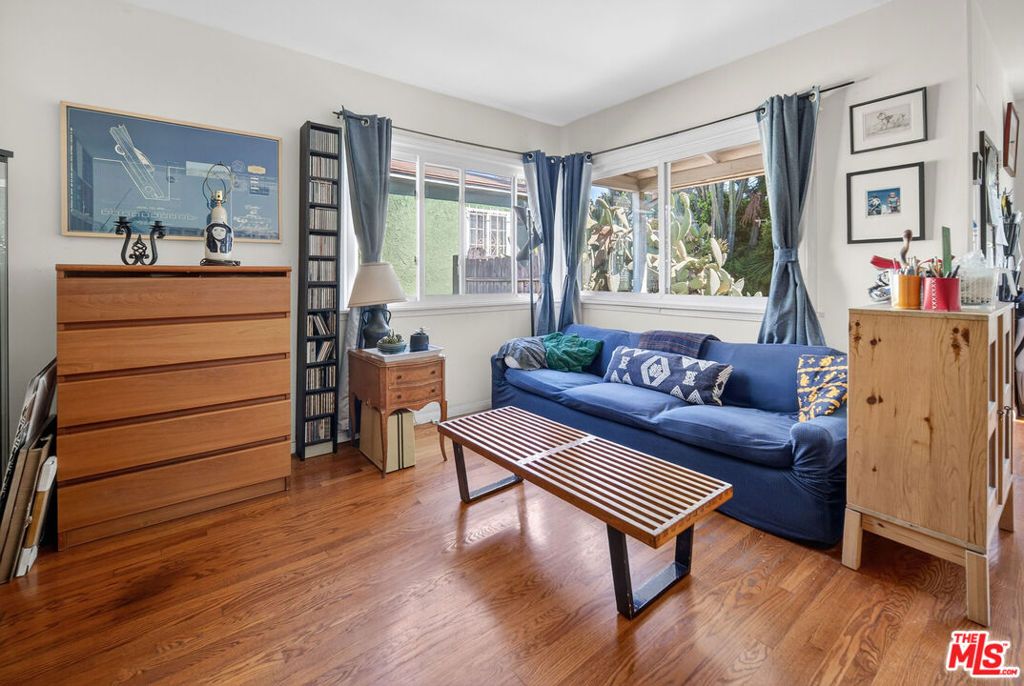 Photo of 2563 Walnut Avenue, Venice, CA 90291 (MLS # 26668149)