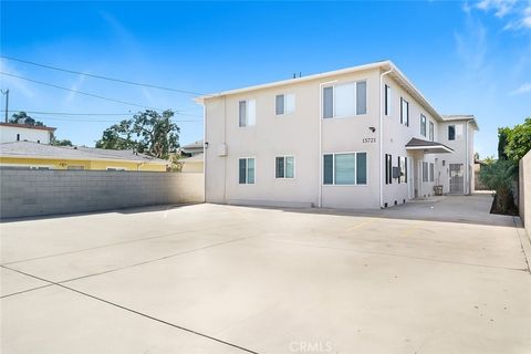 Photo of 15721 Freeman Avenue #5, Lawndale, CA 90260 (MLS # CV25250806)