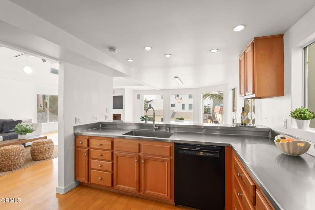 Oxnard, California, 93035, United States, 3 Bedrooms Bedrooms, ,3 BathroomsBathrooms,Residential,Active,2025180