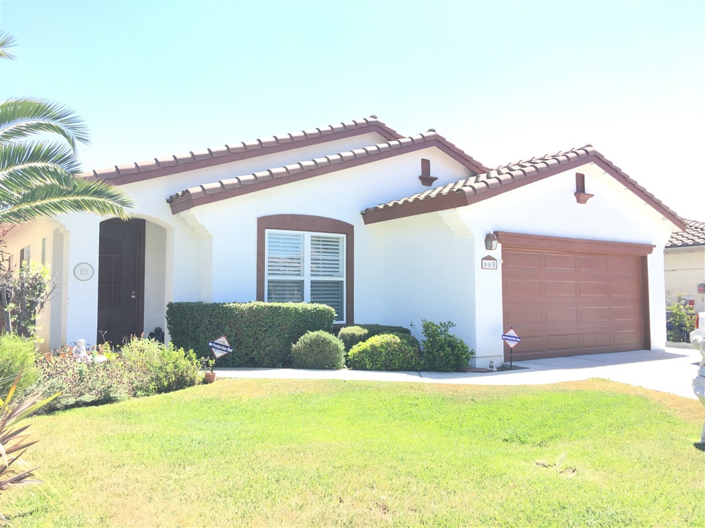 Single story home located in a cul-de-sac! Tile flooring throughout! Granite counter kitchen! Excellent landscaping! Nearby schools and shopping! Neighborhoods: Sunbow Equipment: Range/Oven Other Fees: 0 Sewer: Sewer Connected Topography: LL