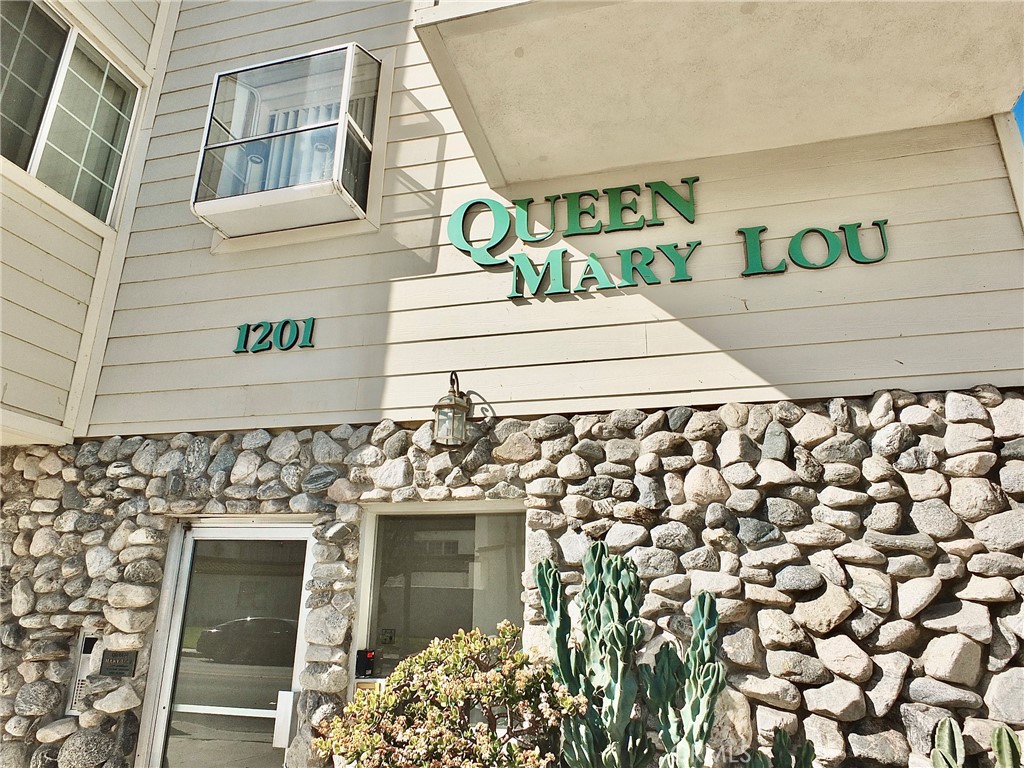 1201 Ximeno Avenue 8