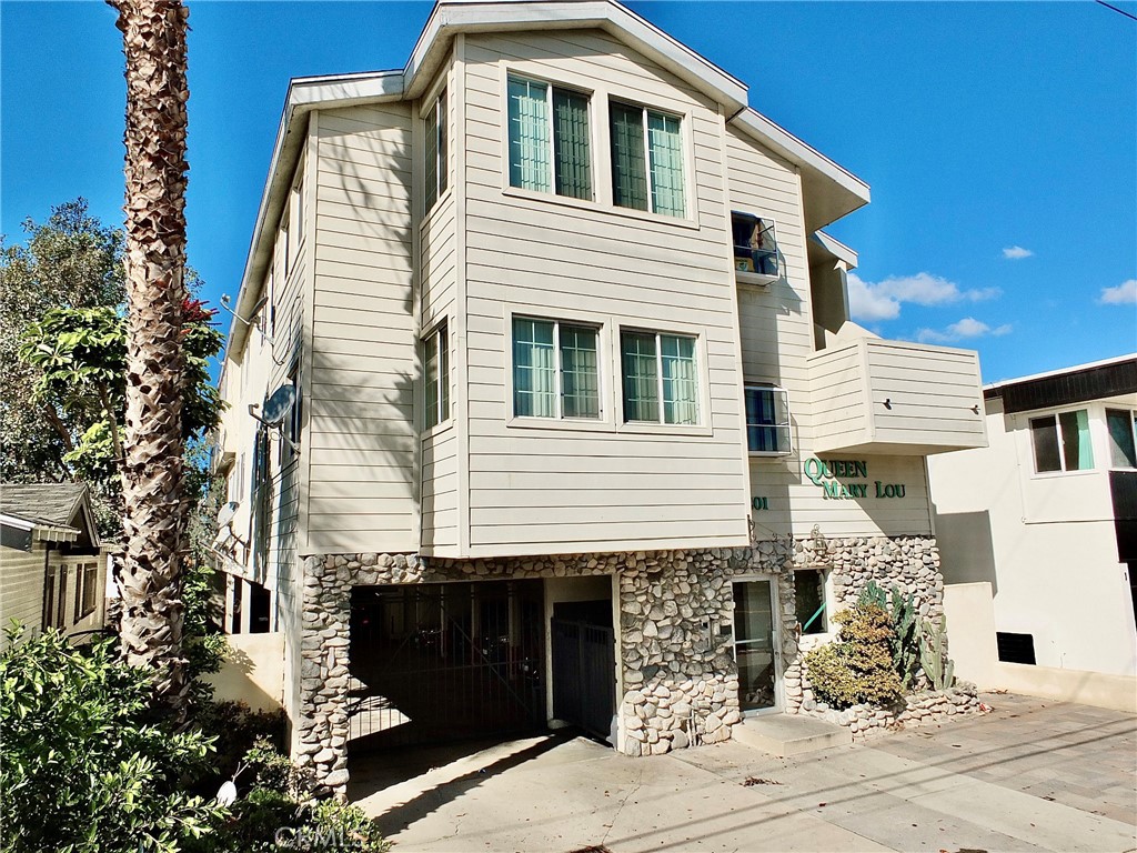 1201 Ximeno Avenue 8