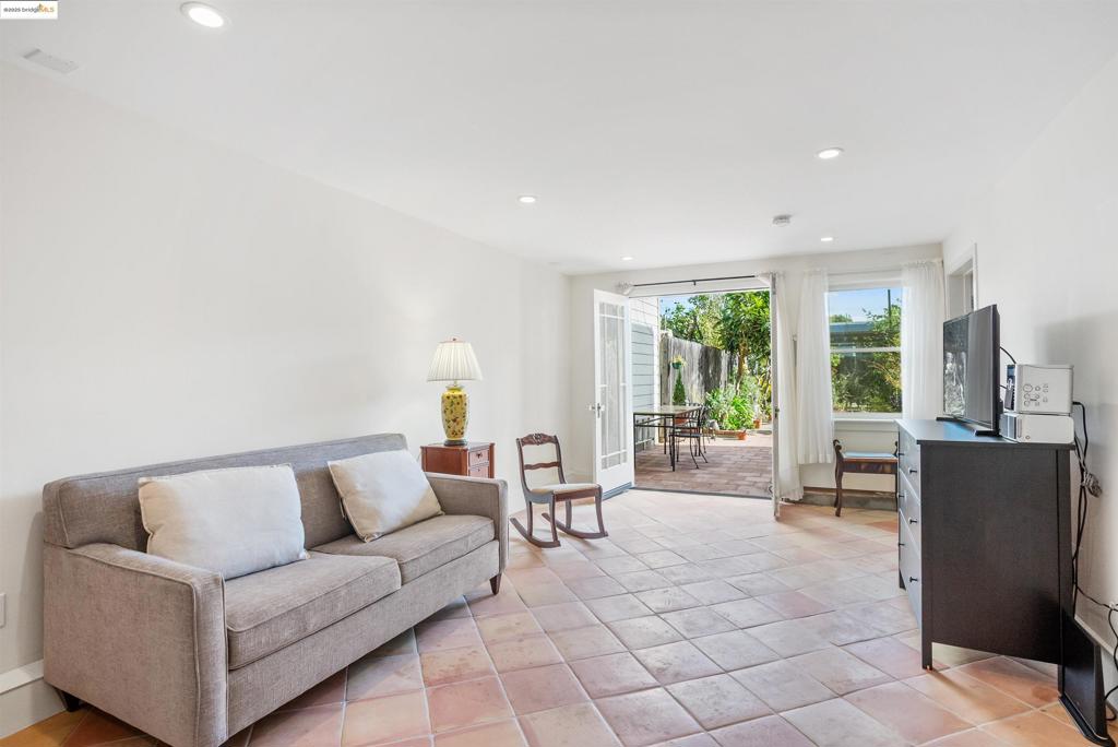 MISSION DISTRICT - Residential