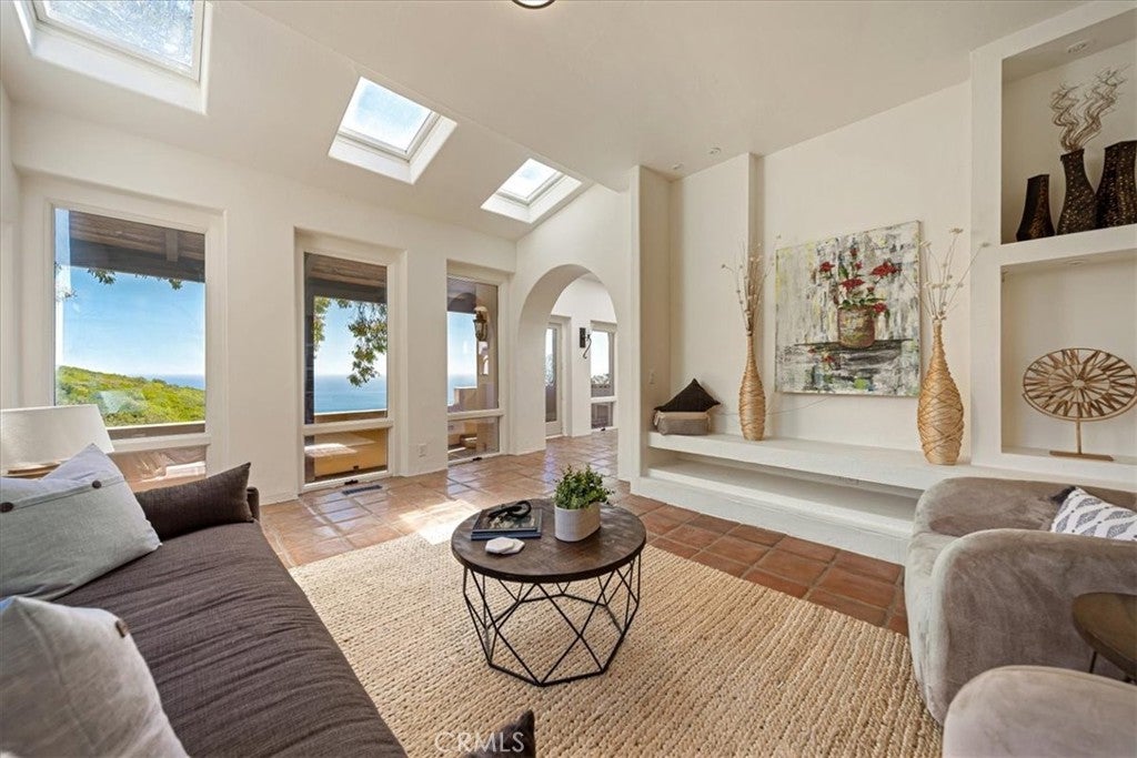 1046 Oro, Laguna Beach CA 92651 - Photo 20