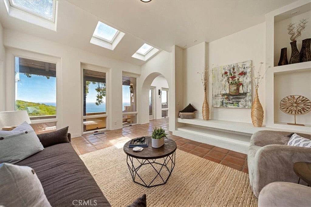 1046 Oro, Laguna Beach CA 92651 - Photo 20