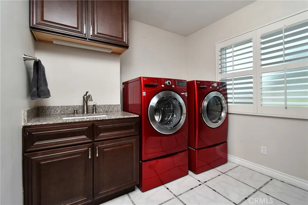 Culver City, California 90232, United States, 5 Bedrooms Bedrooms, ,5 BathroomsBathrooms,Residential,Active,243169