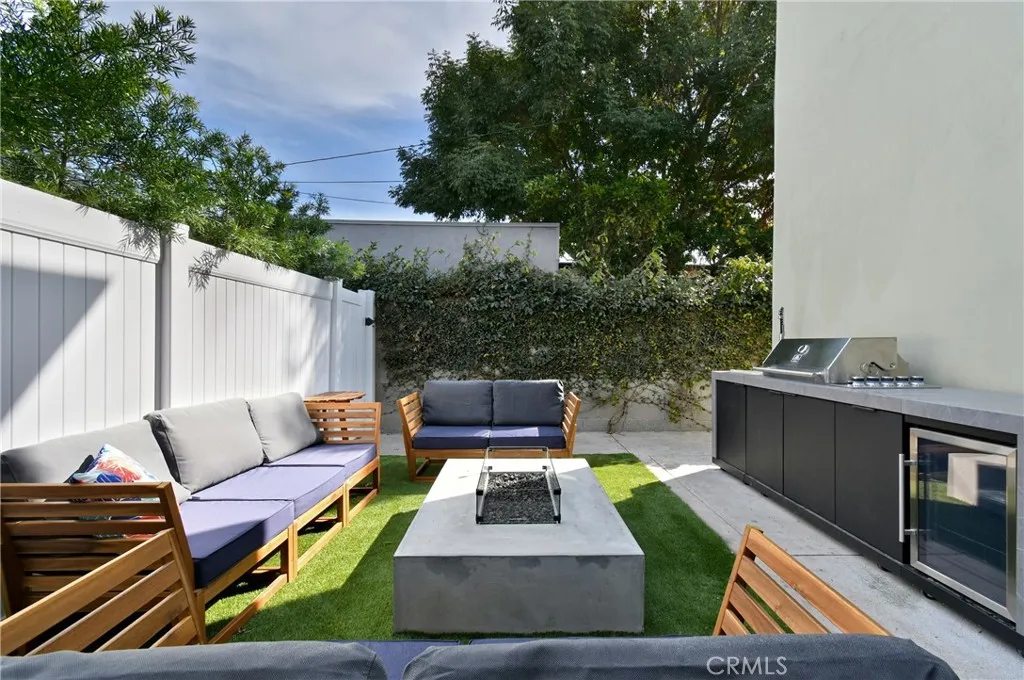 Culver City, California 90232, United States, 5 Bedrooms Bedrooms, ,5 BathroomsBathrooms,Residential,Active,243169