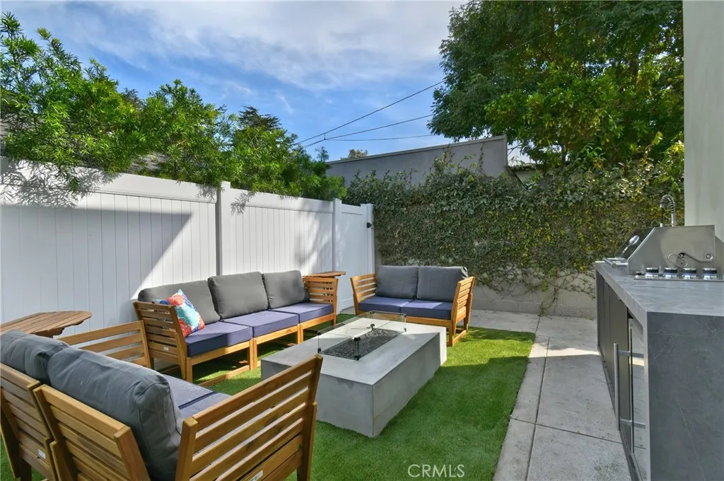 Culver City, California 90232, United States, 5 Bedrooms Bedrooms, ,5 BathroomsBathrooms,Residential,Active,243169