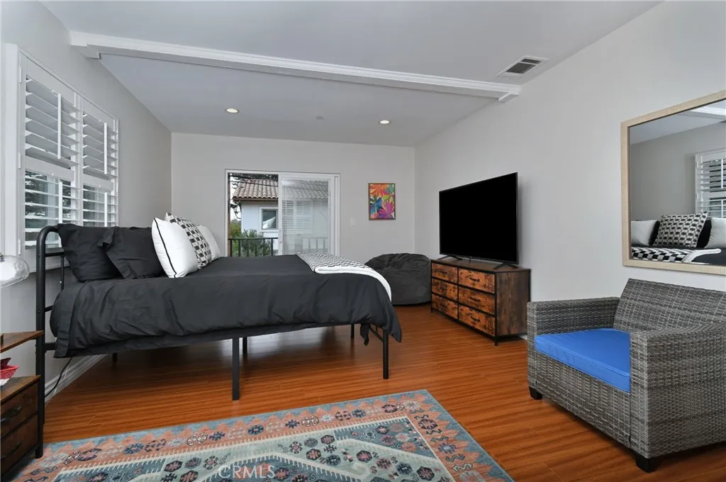 Culver City, California 90232, United States, 5 Bedrooms Bedrooms, ,5 BathroomsBathrooms,Residential,Active,243169